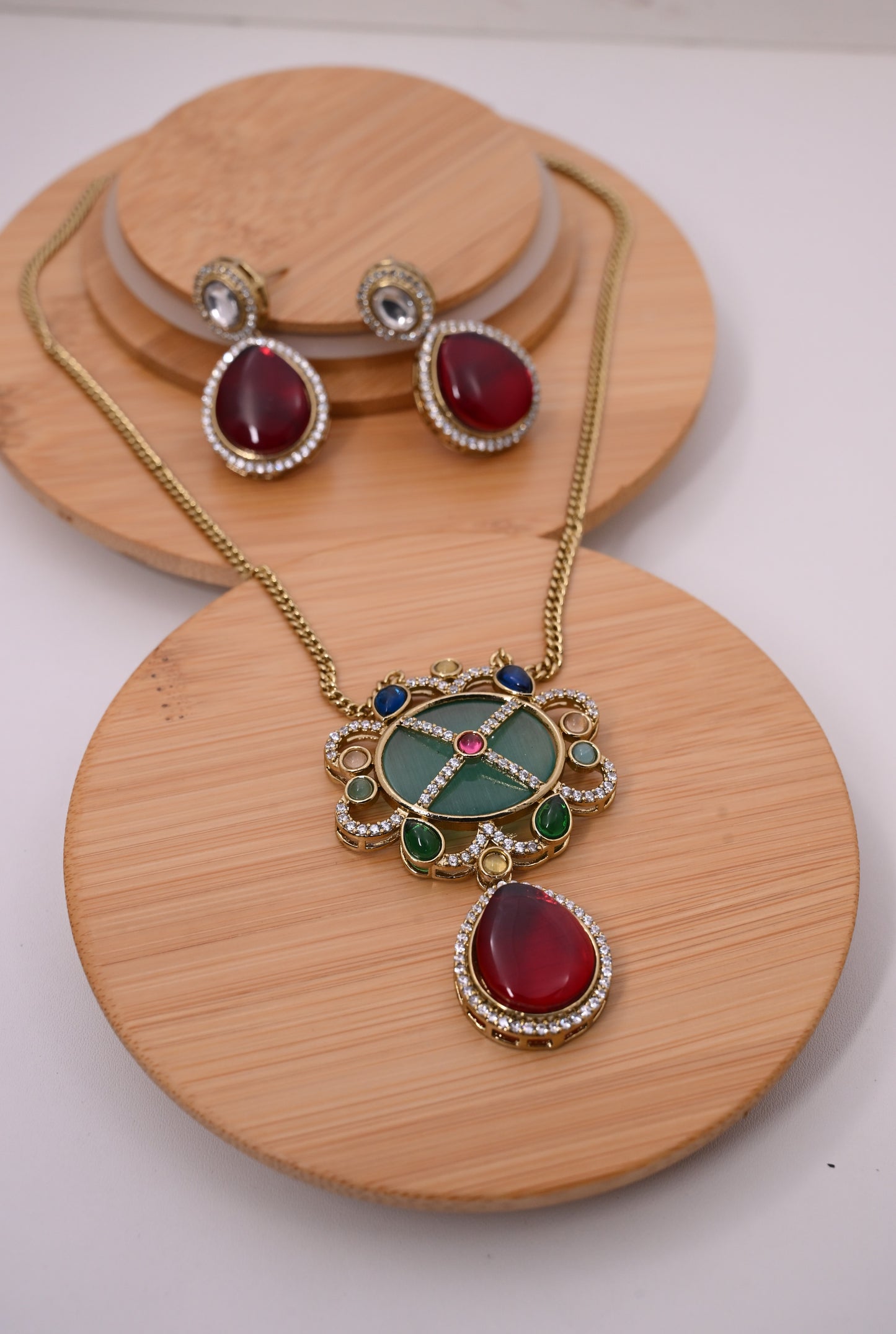 Meticulously Crafted Doublet Stone Necklace Set