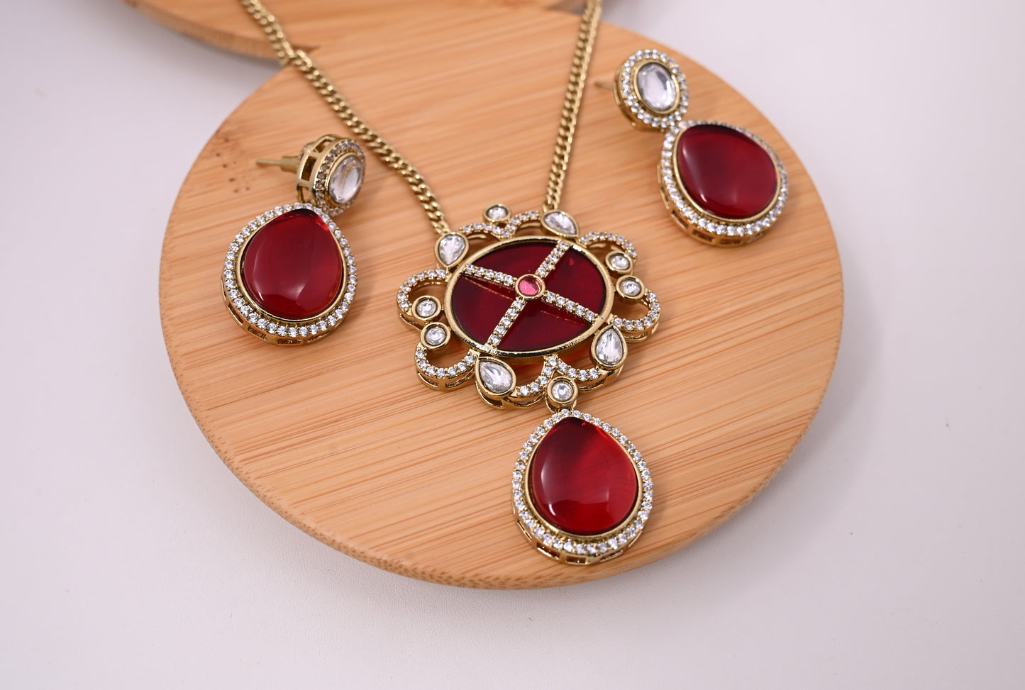 Meticulously Crafted Doublet Stone Necklace Set