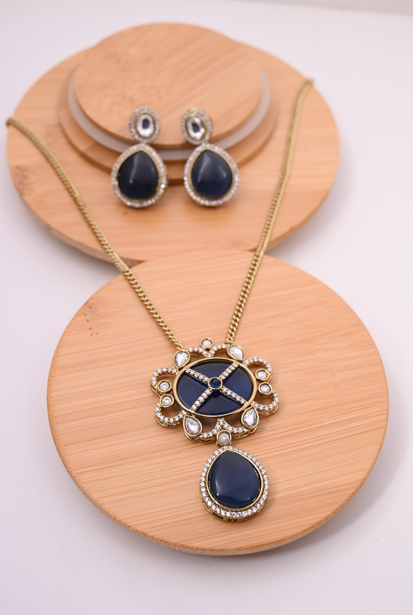 Meticulously Crafted Doublet Stone Necklace Set