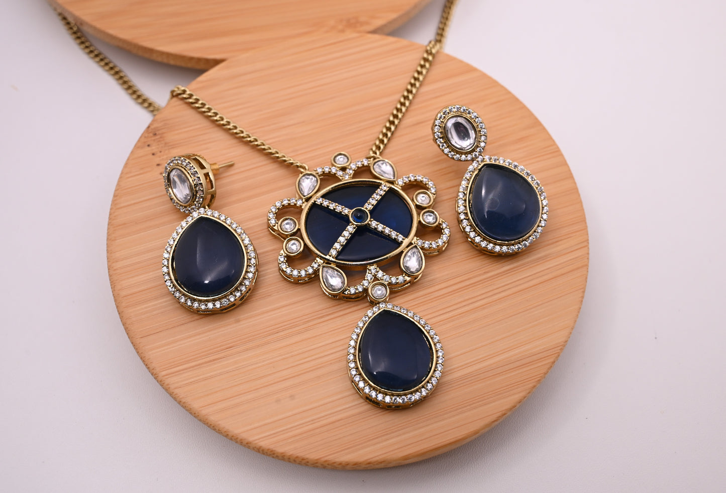 Meticulously Crafted Doublet Stone Necklace Set