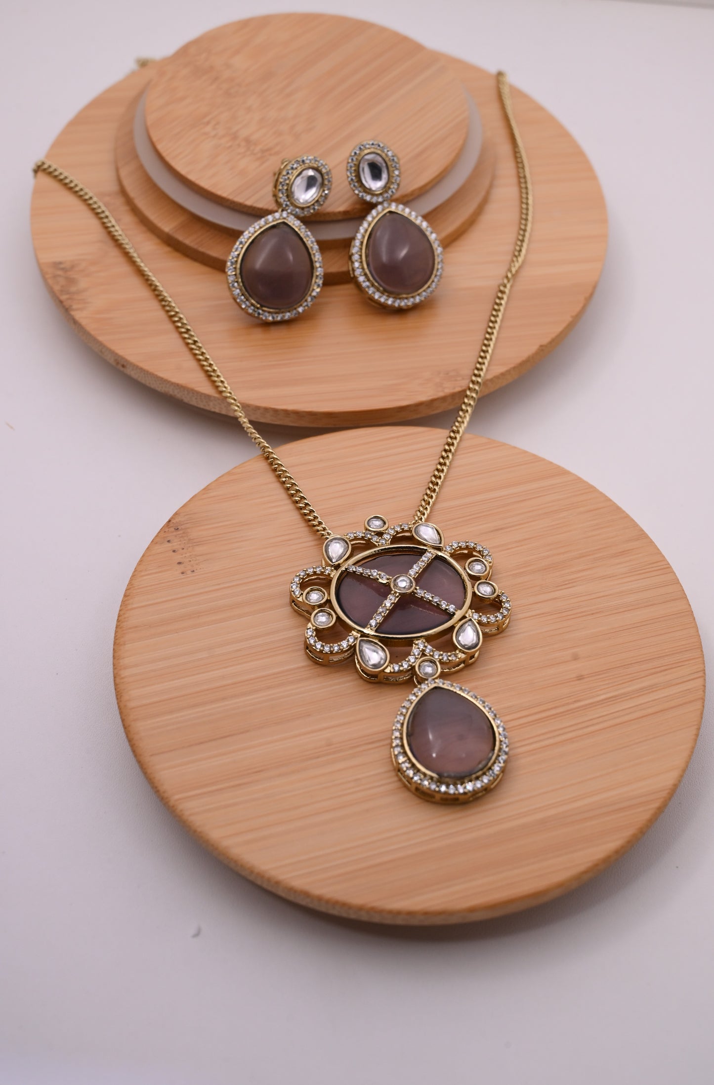 Meticulously Crafted Doublet Stone Necklace Set