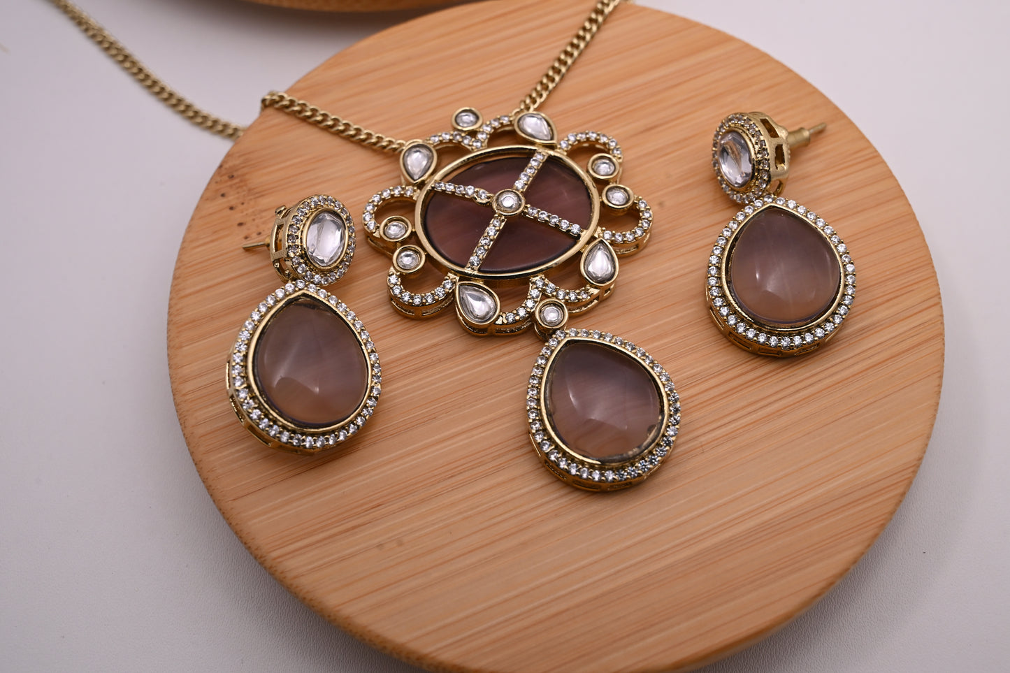 Meticulously Crafted Doublet Stone Necklace Set