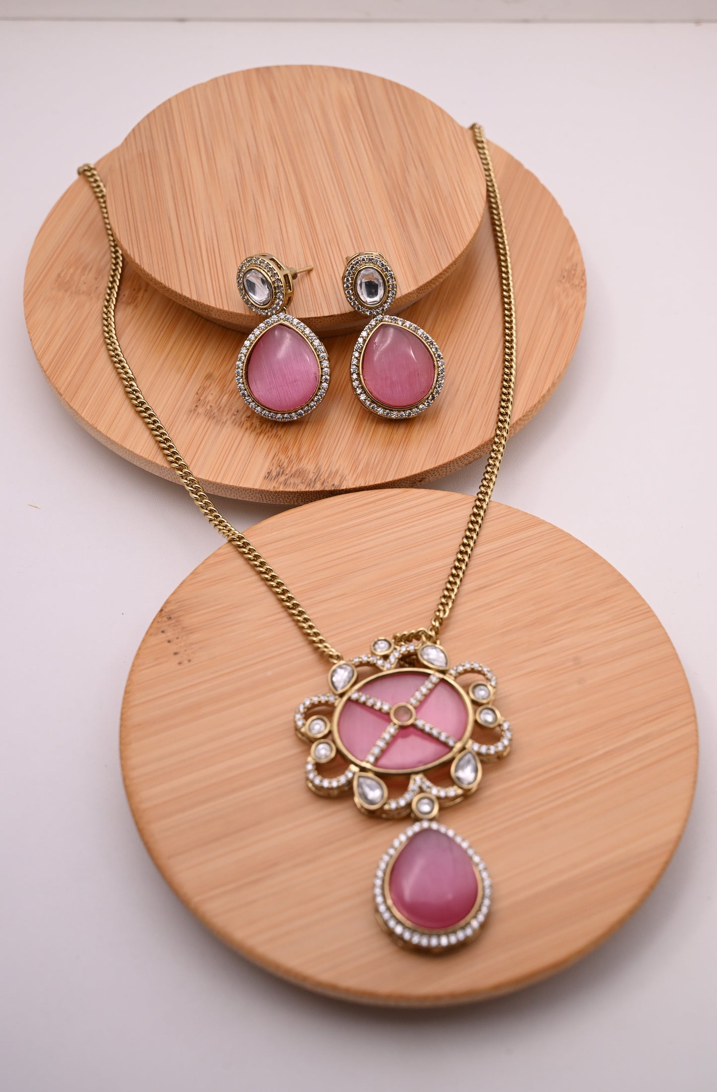 Meticulously Crafted Doublet Stone Necklace Set