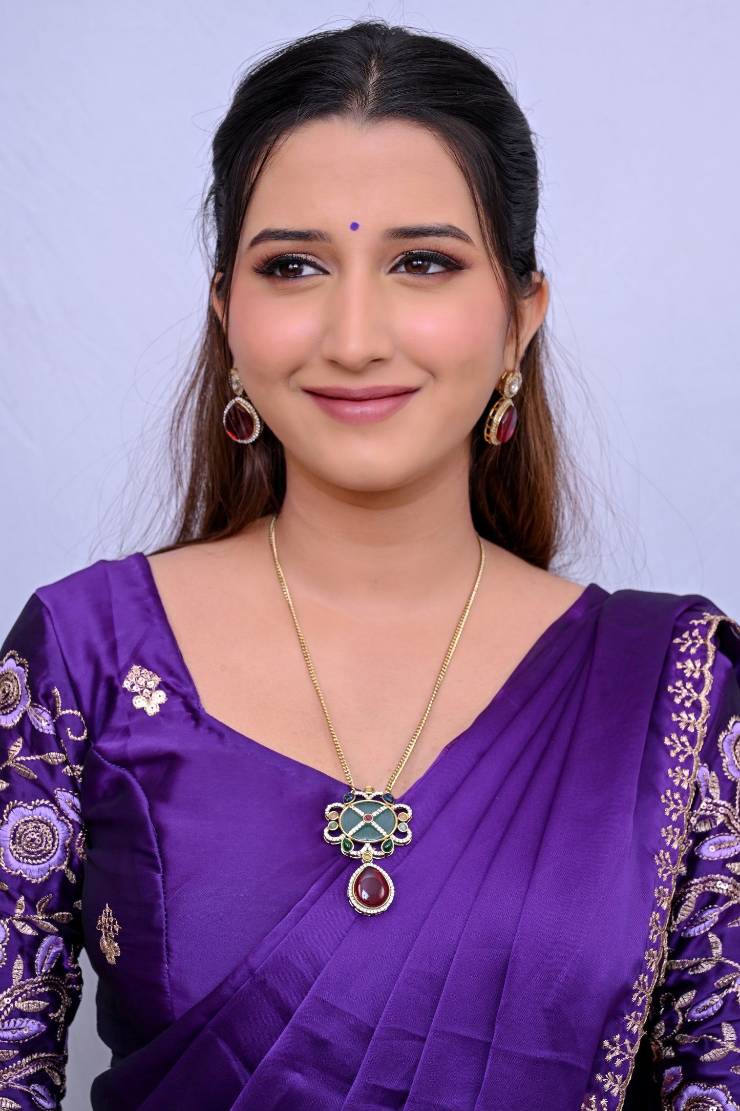 Meticulously Crafted Doublet Stone Necklace Set