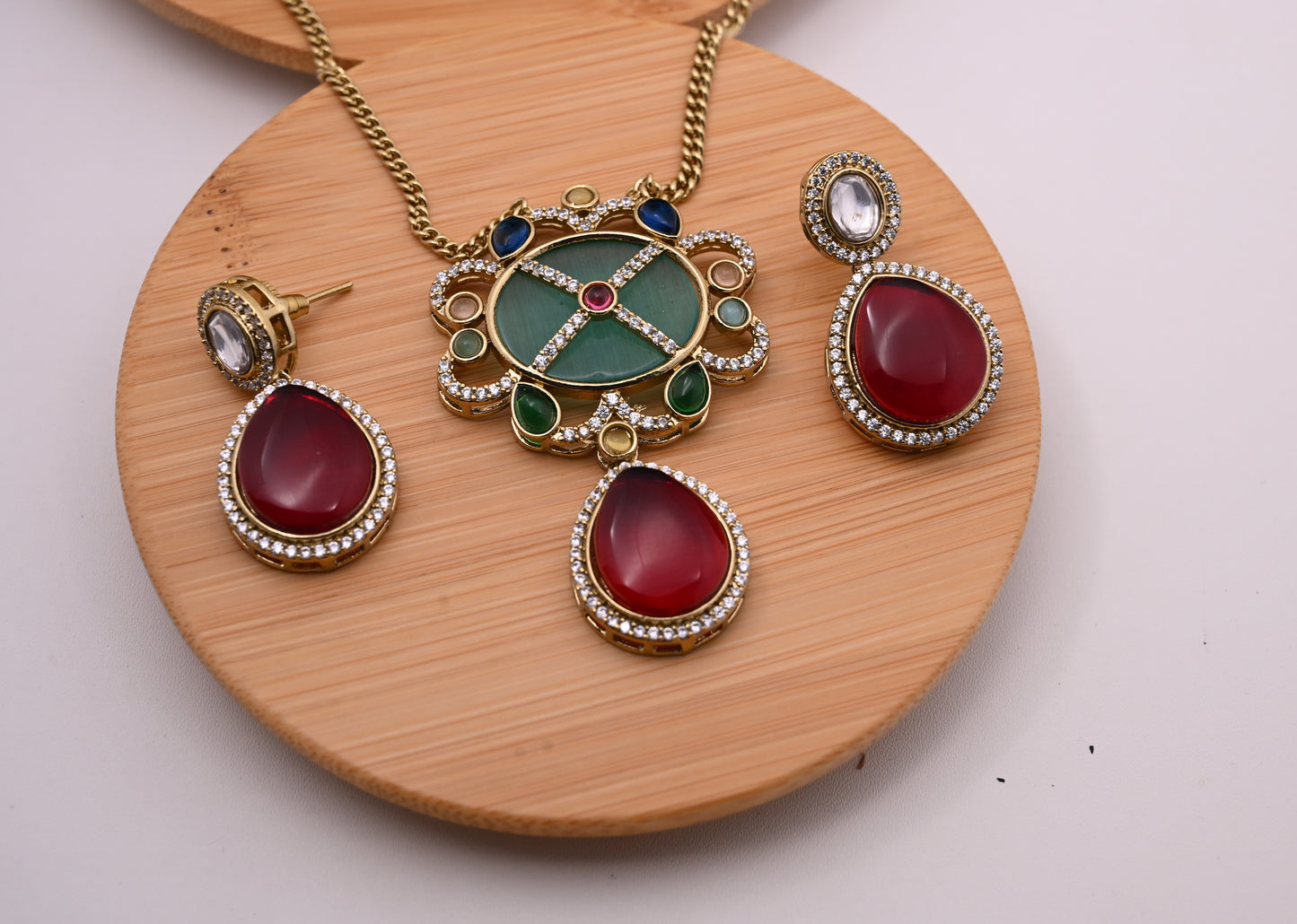 Meticulously Crafted Doublet Stone Necklace Set