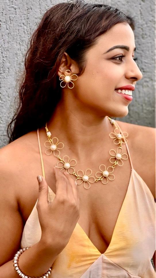 Gold Plated Floral Pearl Beaded Necklace Set