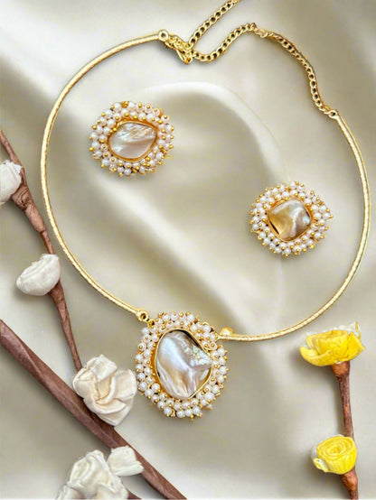 Mother Of Pearl Pure Brass Hasli Necklace Set