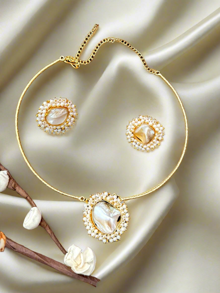Mother Of Pearl Pure Brass Hasli Necklace Set