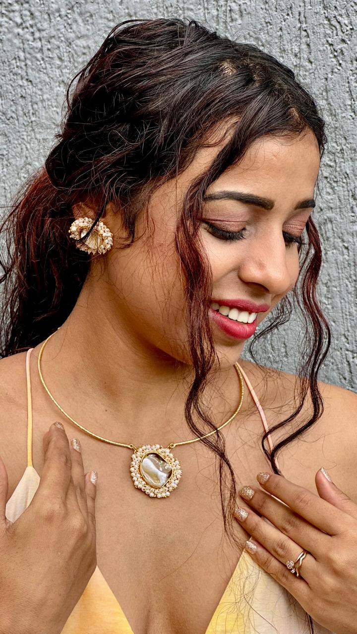 Mother Of Pearl Pure Brass Hasli Necklace Set